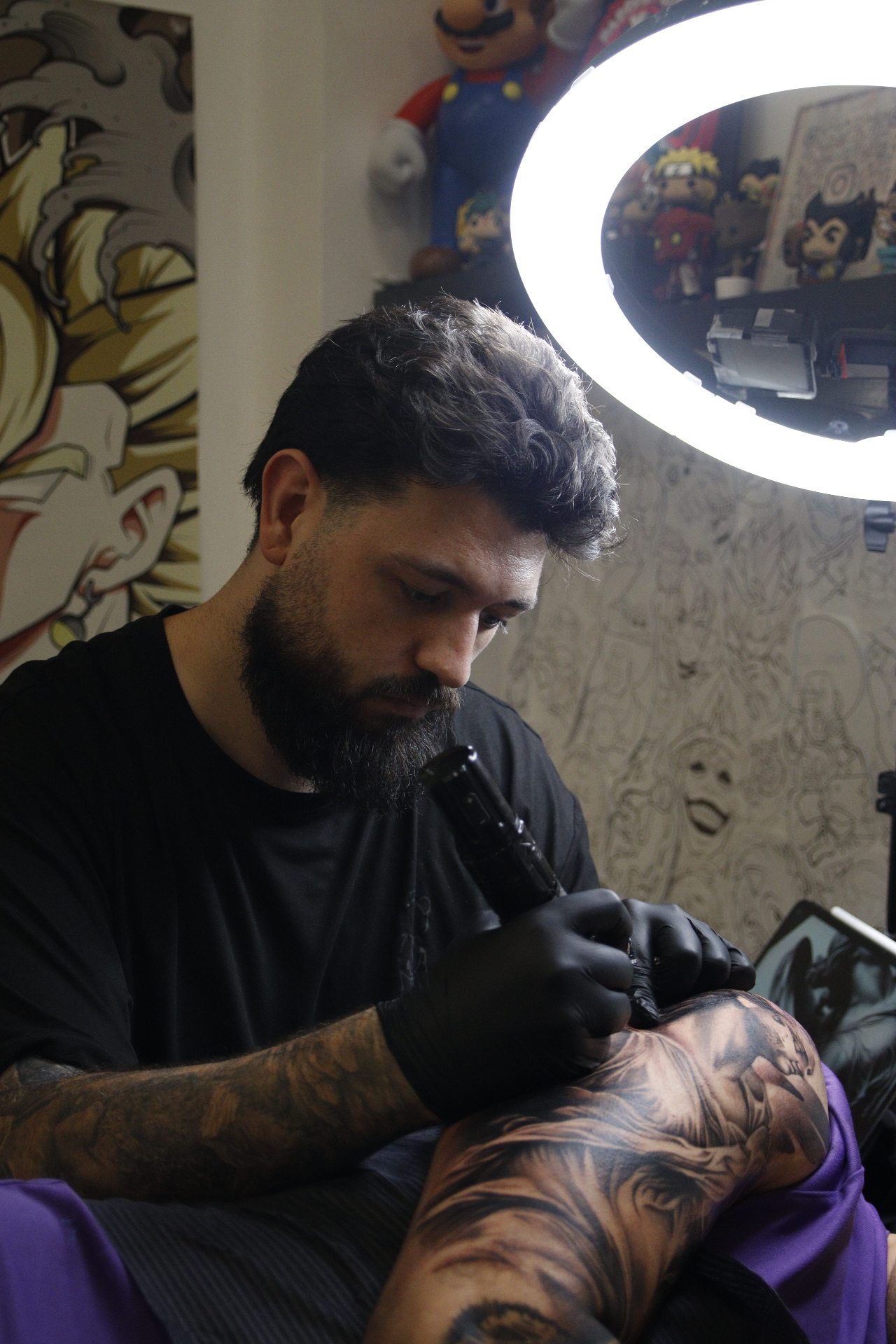 Tatuaje anime a color realizado por Víctor Martín en Alicante
