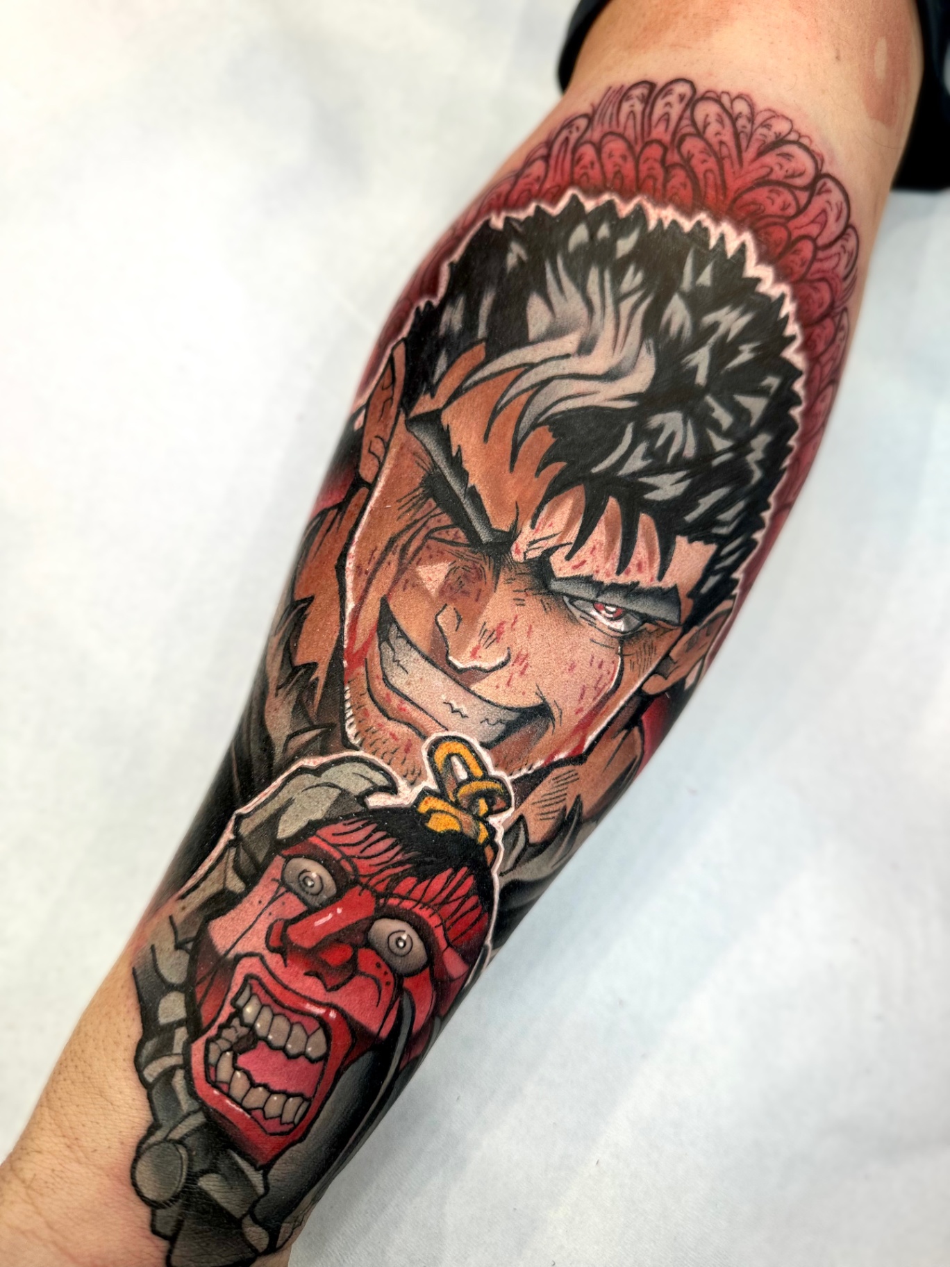 Guts de Berserk con máscara Hannya